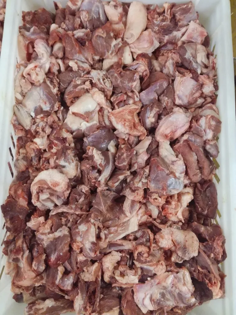Мясо свиных голов в домашних условиях. Мясная обрезь свиная (80/20).